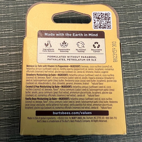 Burt’s Bees 4 Lip Balm Pack - Picture 4 of 6